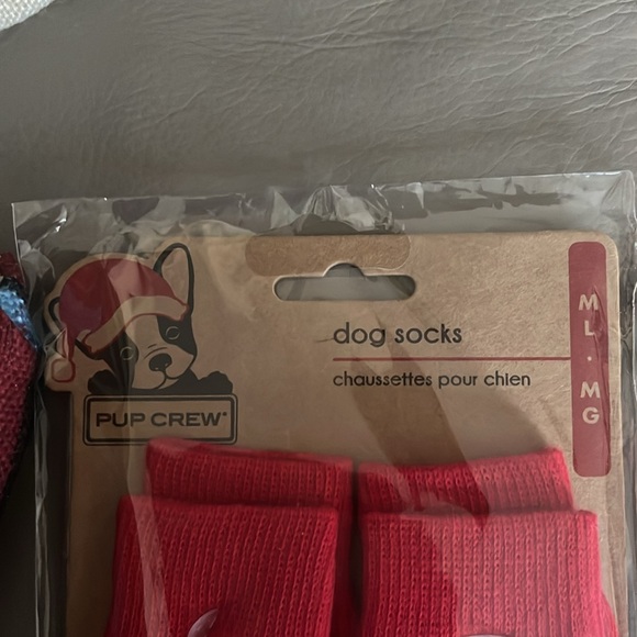 Pup crew dog socks 2 pair per pack
I have 2 packs total of 4 socks MEDIUM LARGE - Picture 2 of 3